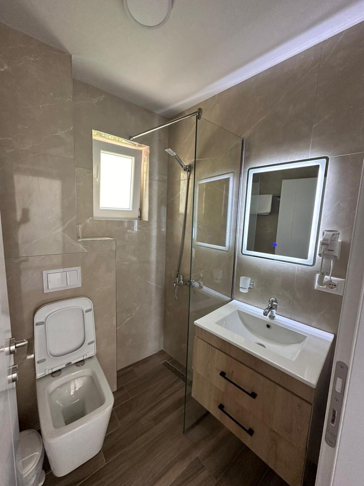 Hotel Demoli Pogradec Kültér fotó