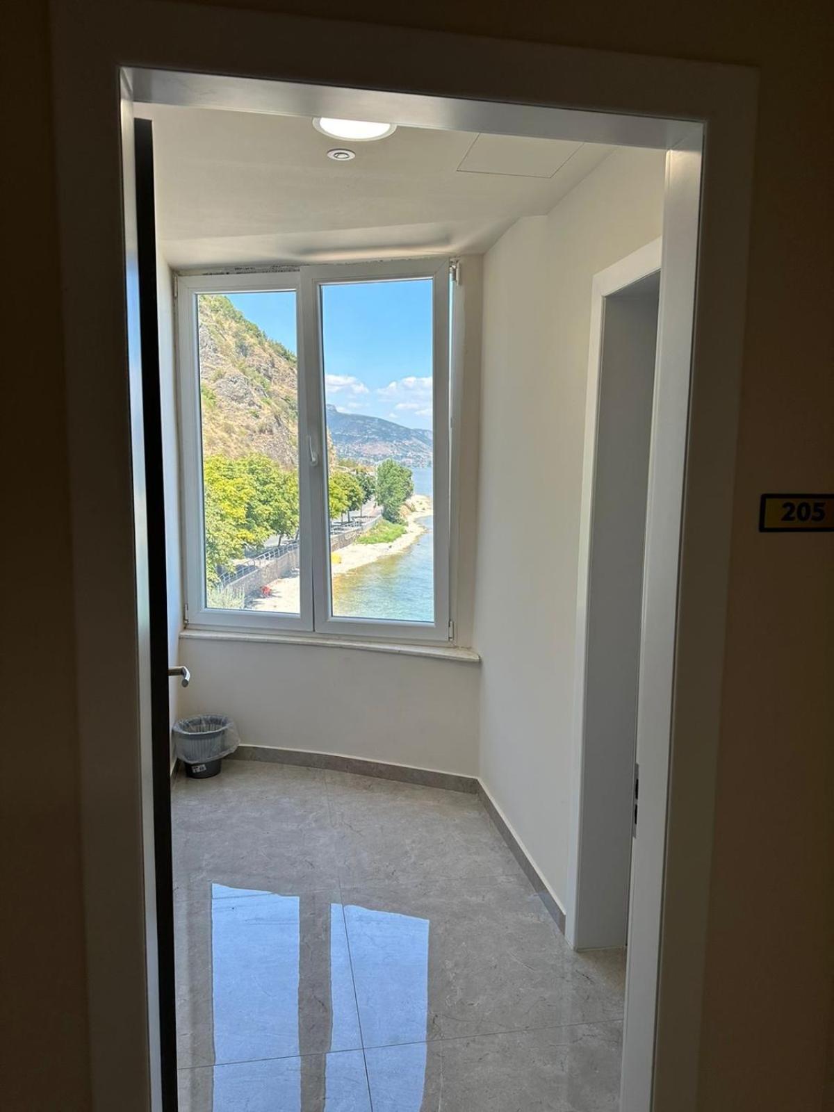 Hotel Demoli Pogradec Kültér fotó