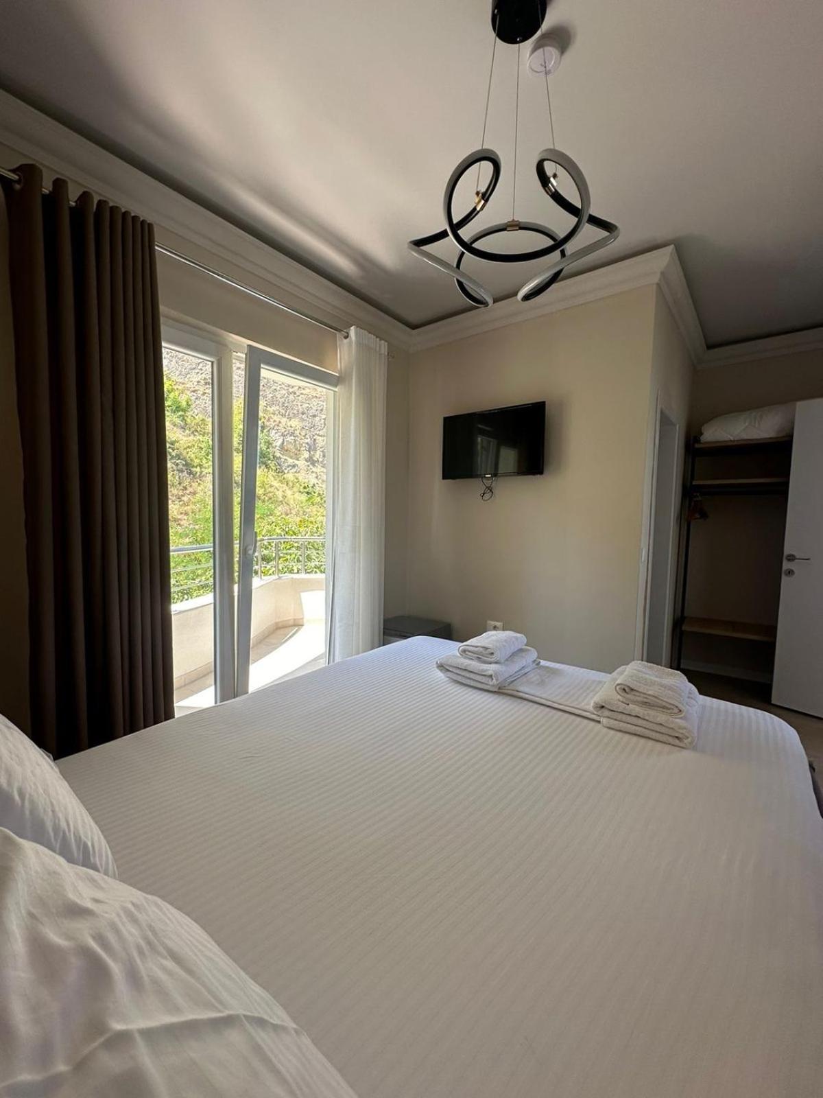 Hotel Demoli Pogradec Kültér fotó