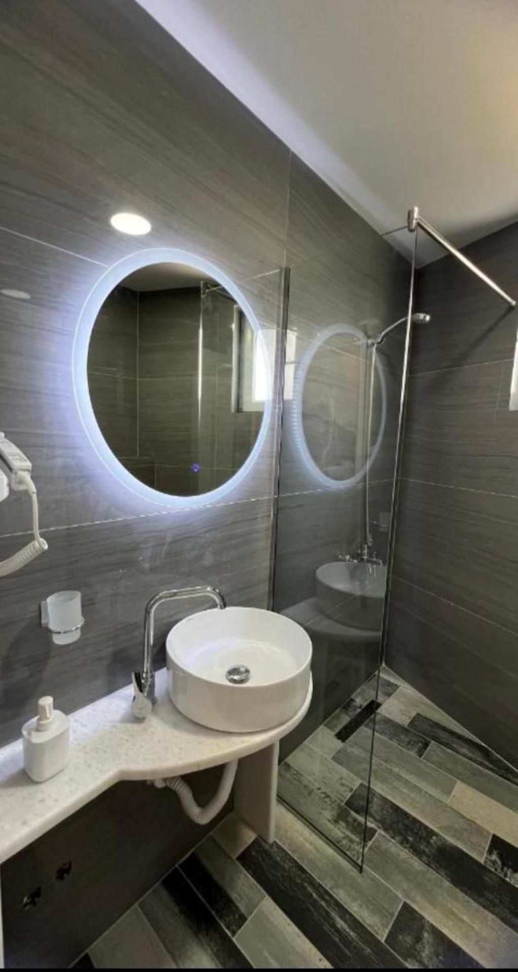 Hotel Demoli Pogradec Kültér fotó