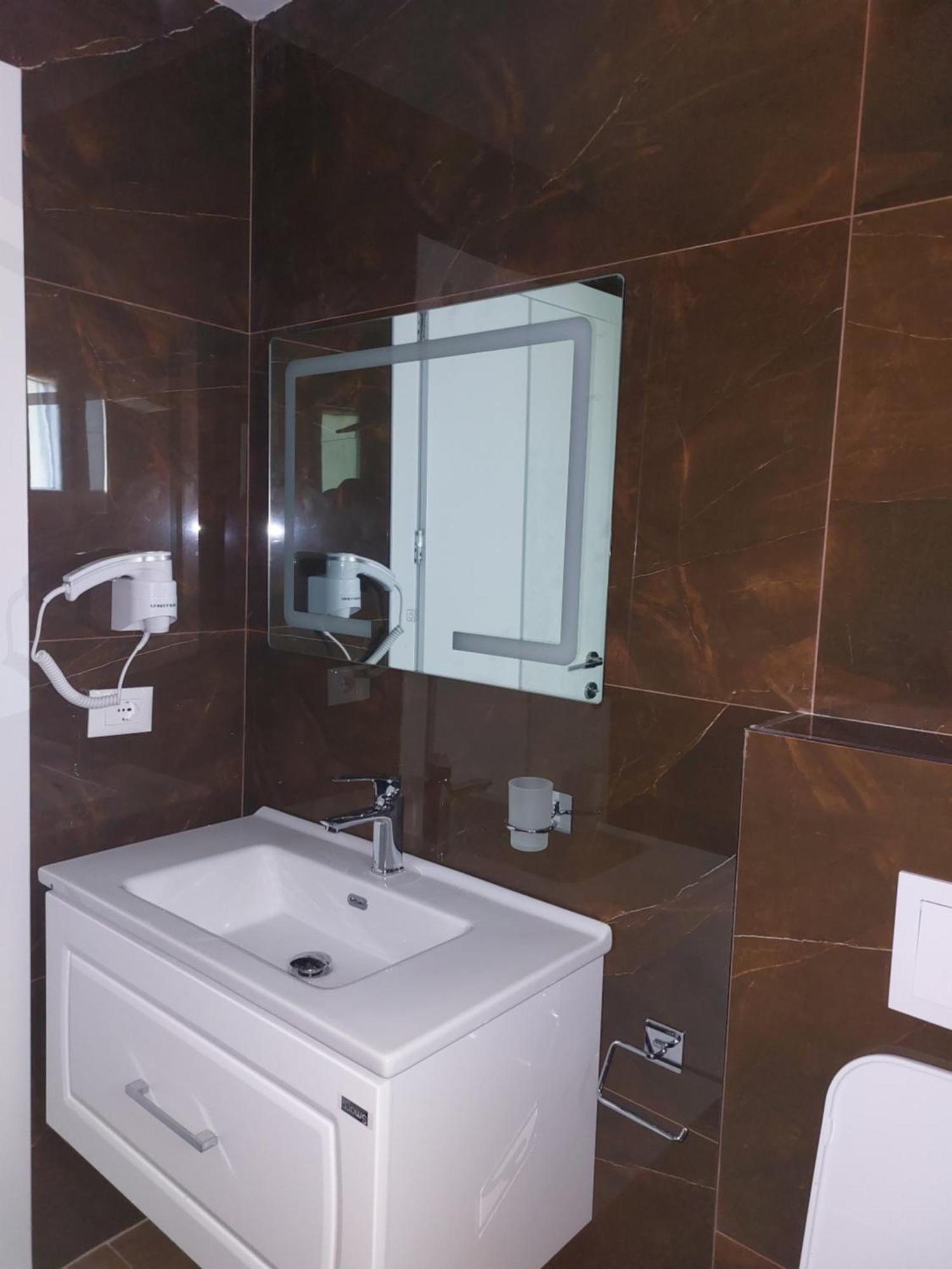 Hotel Demoli Pogradec Kültér fotó
